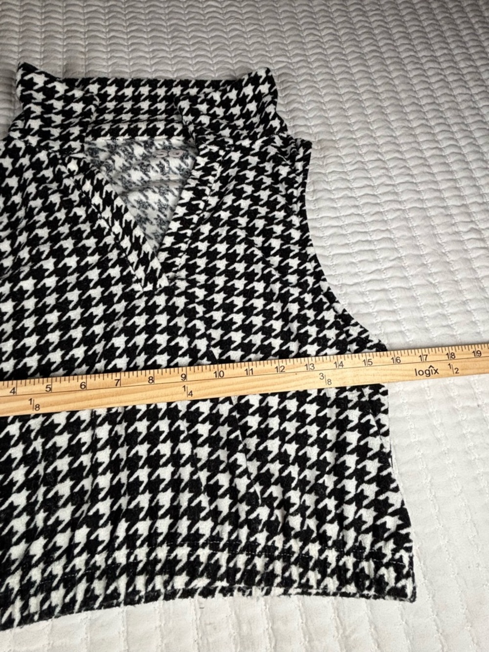 SO Sleeveless Houndstooth Top Size Large Black White Mock Neck Crop Tank Stretch - Picture 5 of 7